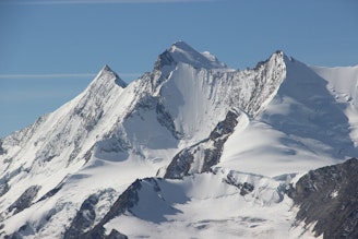 The traverse from the N, with Lenzspitze Nadelhorn superimposed.jpg